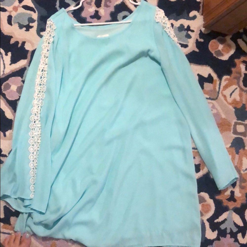 Cute flowy dress, only worn few times
